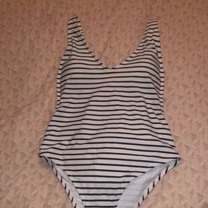 One piece bathing suit ☀️ Clean-out sale! ☀️